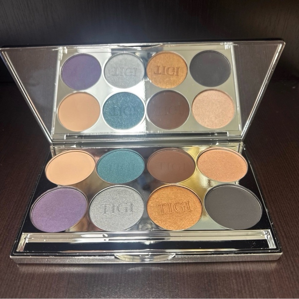 Tigi NEW 8 Colored Eye Shadow Pallet